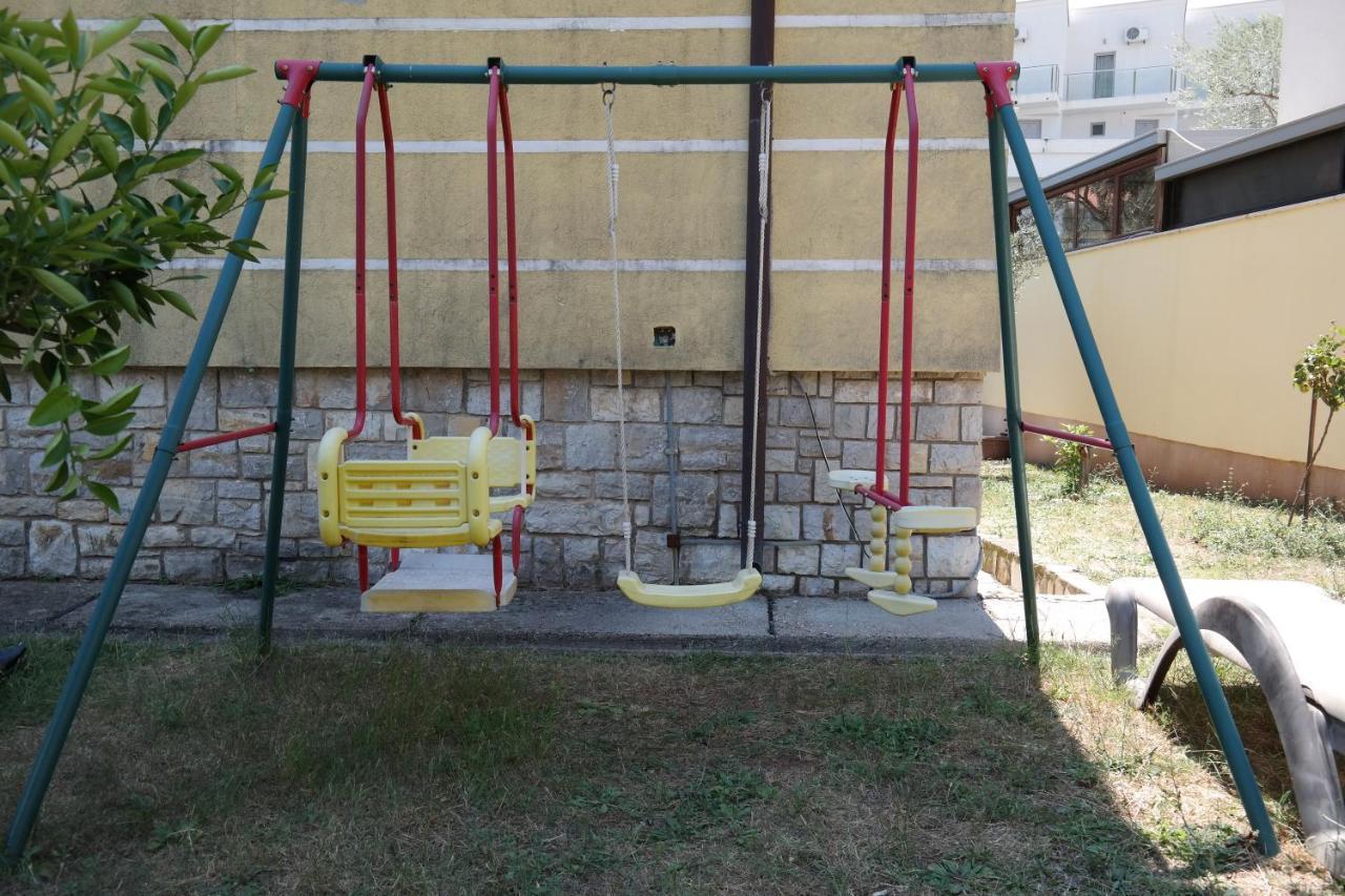 Kuca Radovic Hotel Petrovac Exterior photo